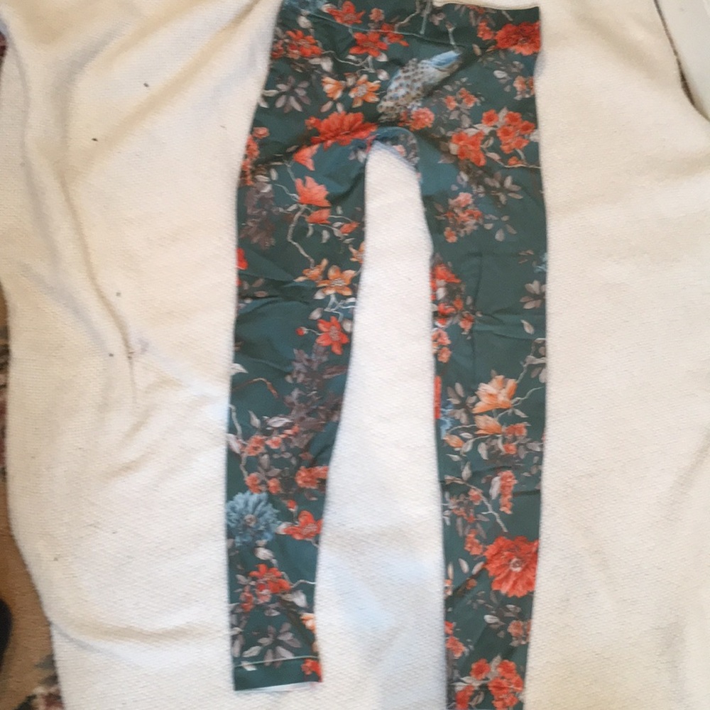 NWOT  SISI Green floral leggings